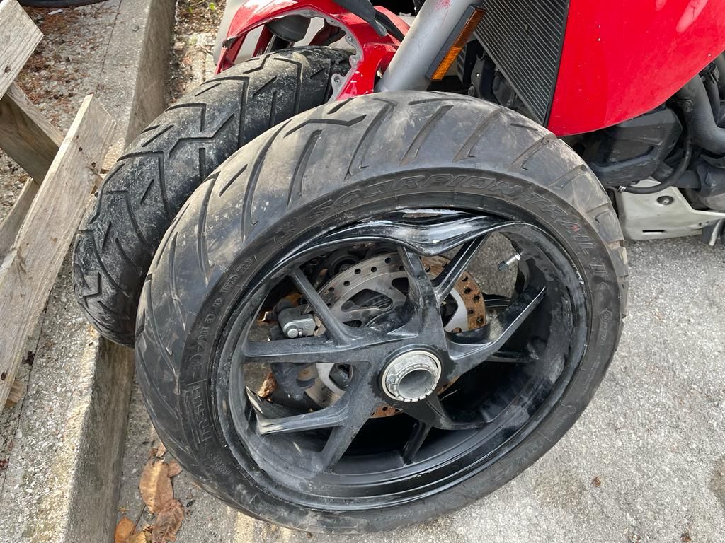 Ducati Multistrada incidentata
