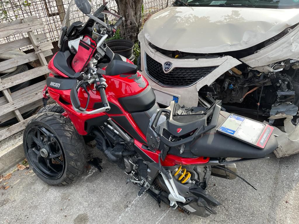Ducati Multistrada incidentata
